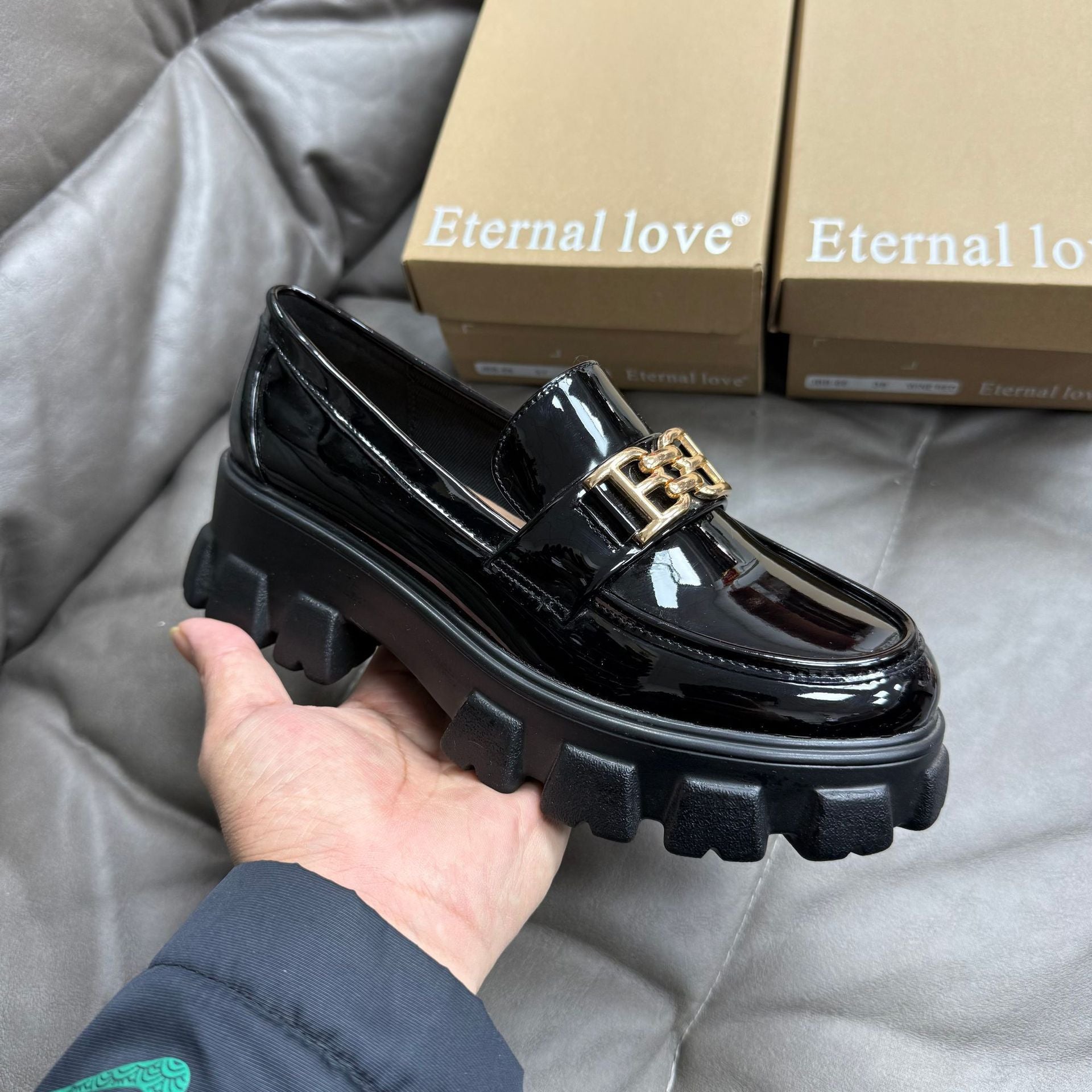 Platform leather shoes with hidden heel lift