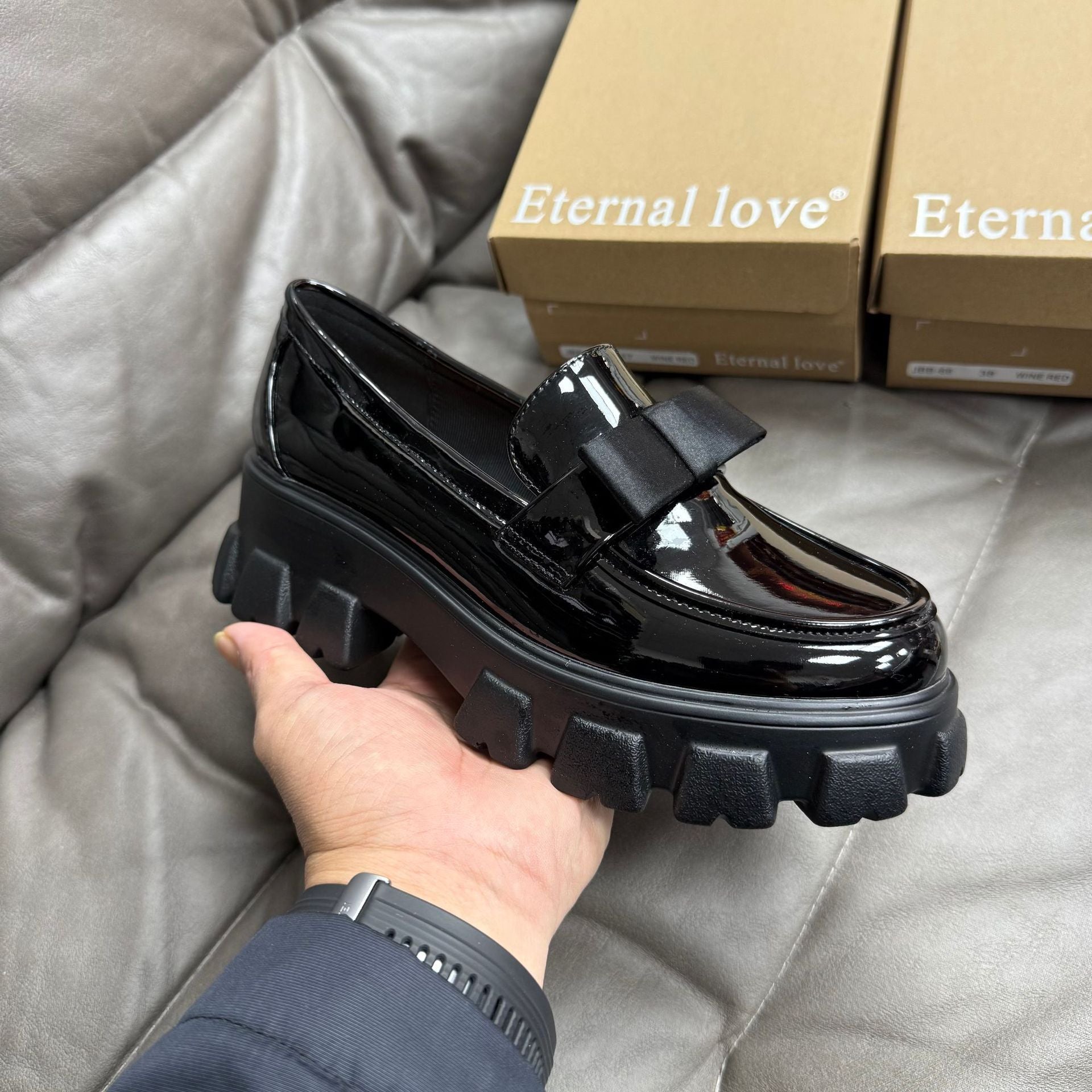 Platform leather shoes with hidden heel lift