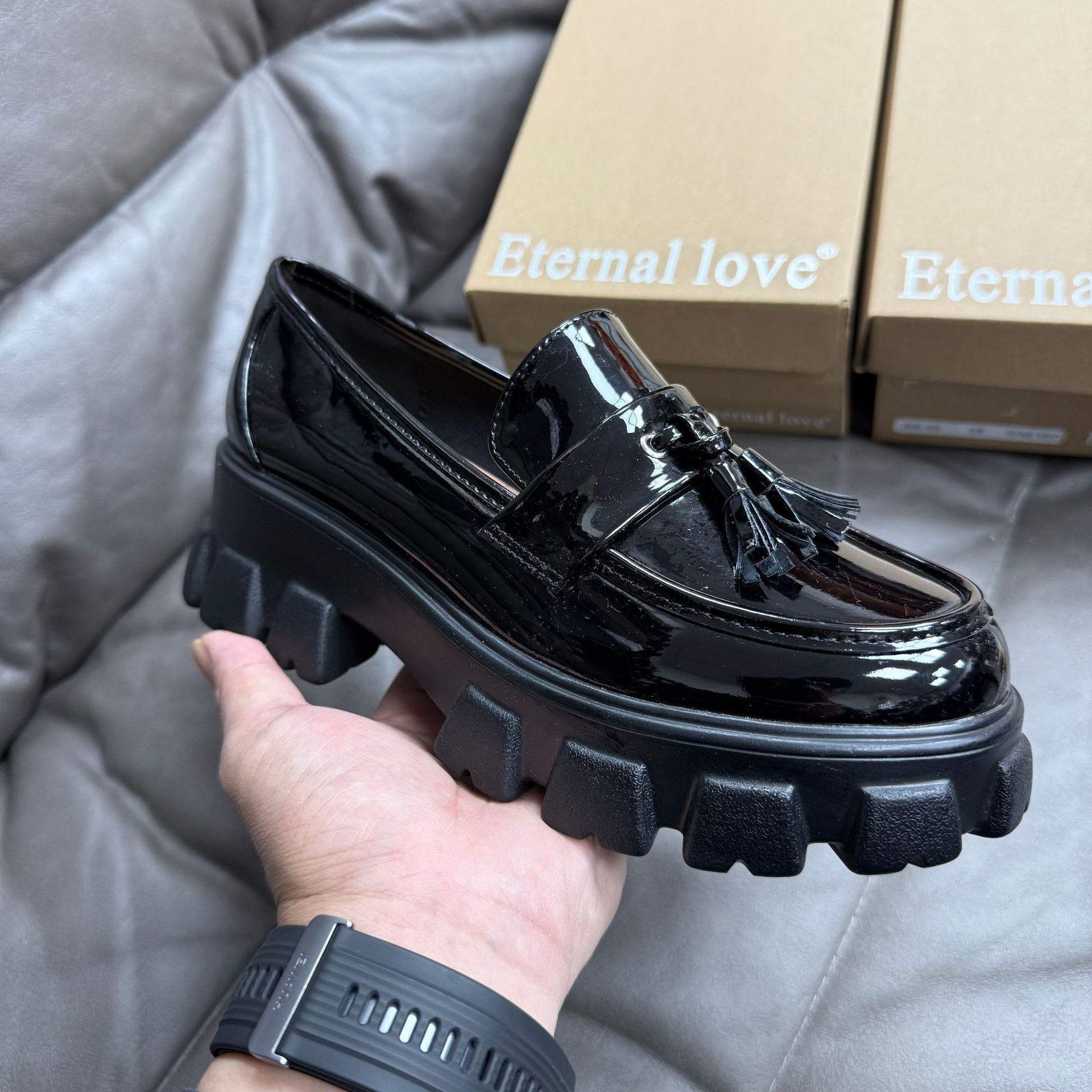 Platform leather shoes with hidden heel lift