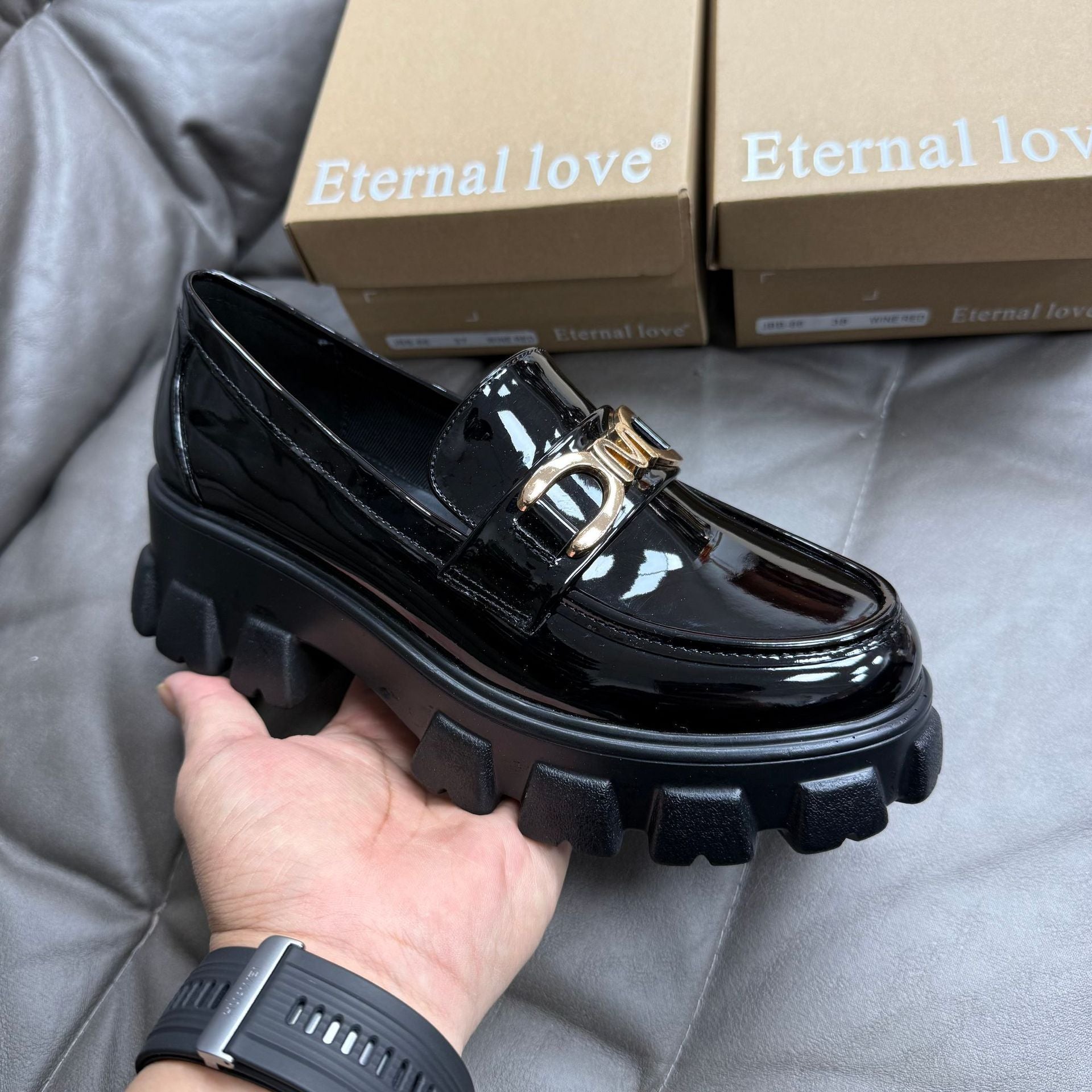 Platform leather shoes with hidden heel lift