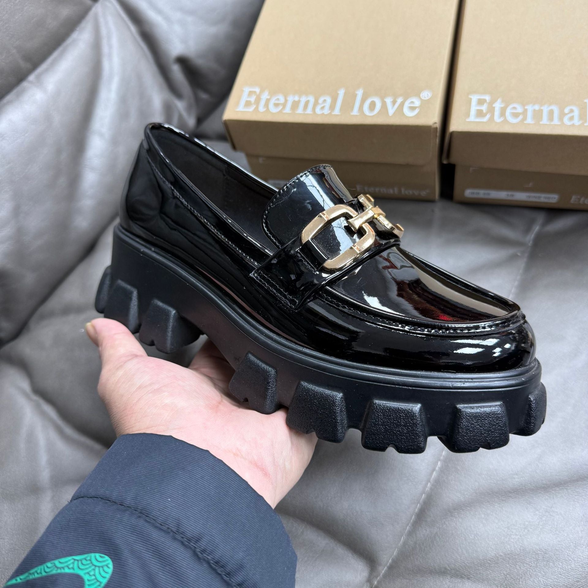 Platform leather shoes with hidden heel lift