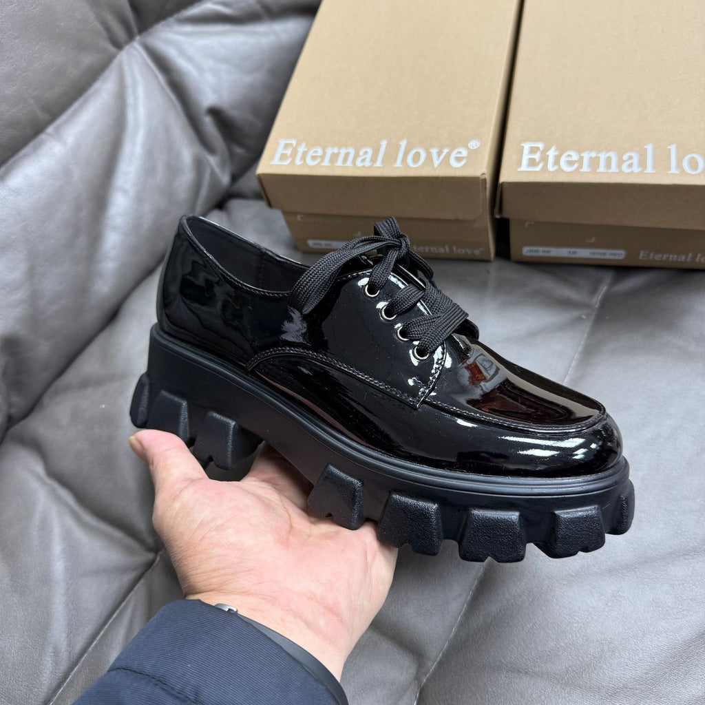 Platform leather shoes with hidden heel lift